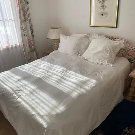 Lägenhet Lovely With Two Bedrooms And Two Bathrooms