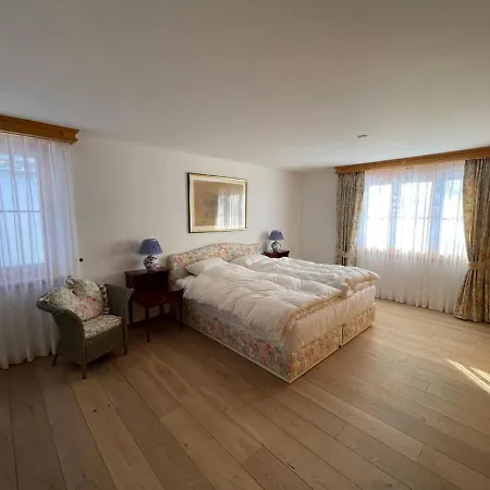 Lovely With Two Bedrooms And Two Bathrooms