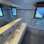 Lovely With Two Bedrooms And Two Bathrooms