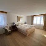 Lovely With Two Bedrooms And Two Bathrooms