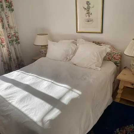 Lovely With Two Bedrooms And Two Bathrooms *