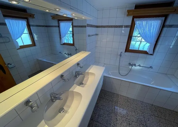 Lovely With Two Bedrooms And Two Bathrooms