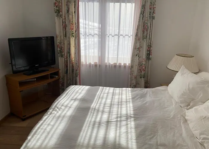 Lovely With Two Bedrooms And Two Bathrooms